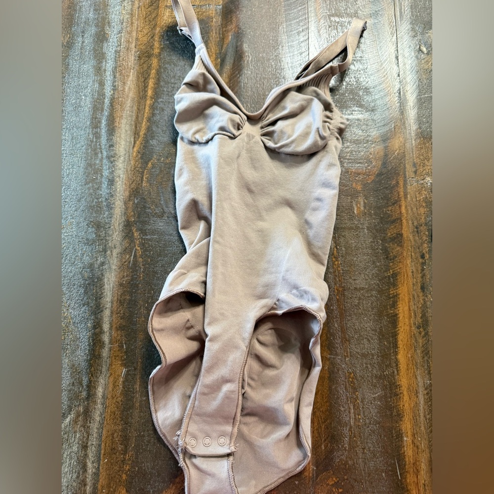 SKIMS Sculpting Seamless Body Shaper w/Butt Lifting & Tummy Control NWOT